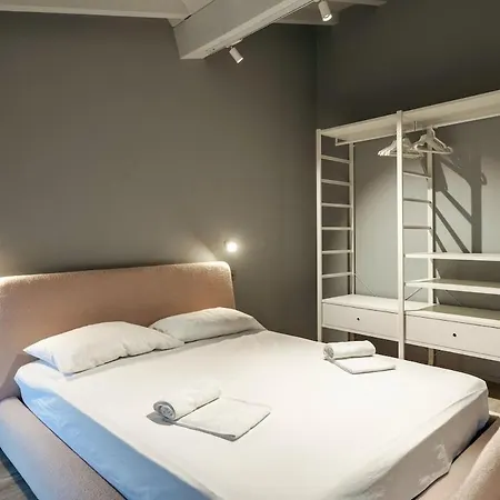 아파트 Host4u - Beautiful 56 In Center Piazzale Arnaldo *