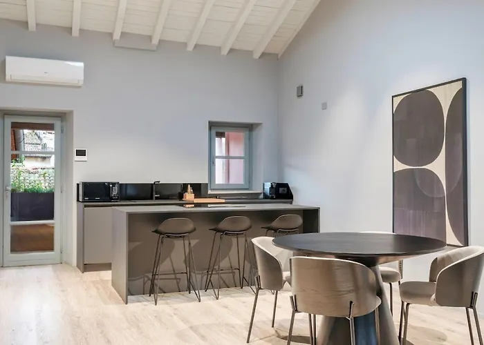 Host4u - Beautiful 56 In Center Piazzale Arnaldo Appartement Brescia