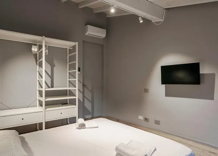 Host4u - Beautiful 56 In Center Piazzale Arnaldo Appartement